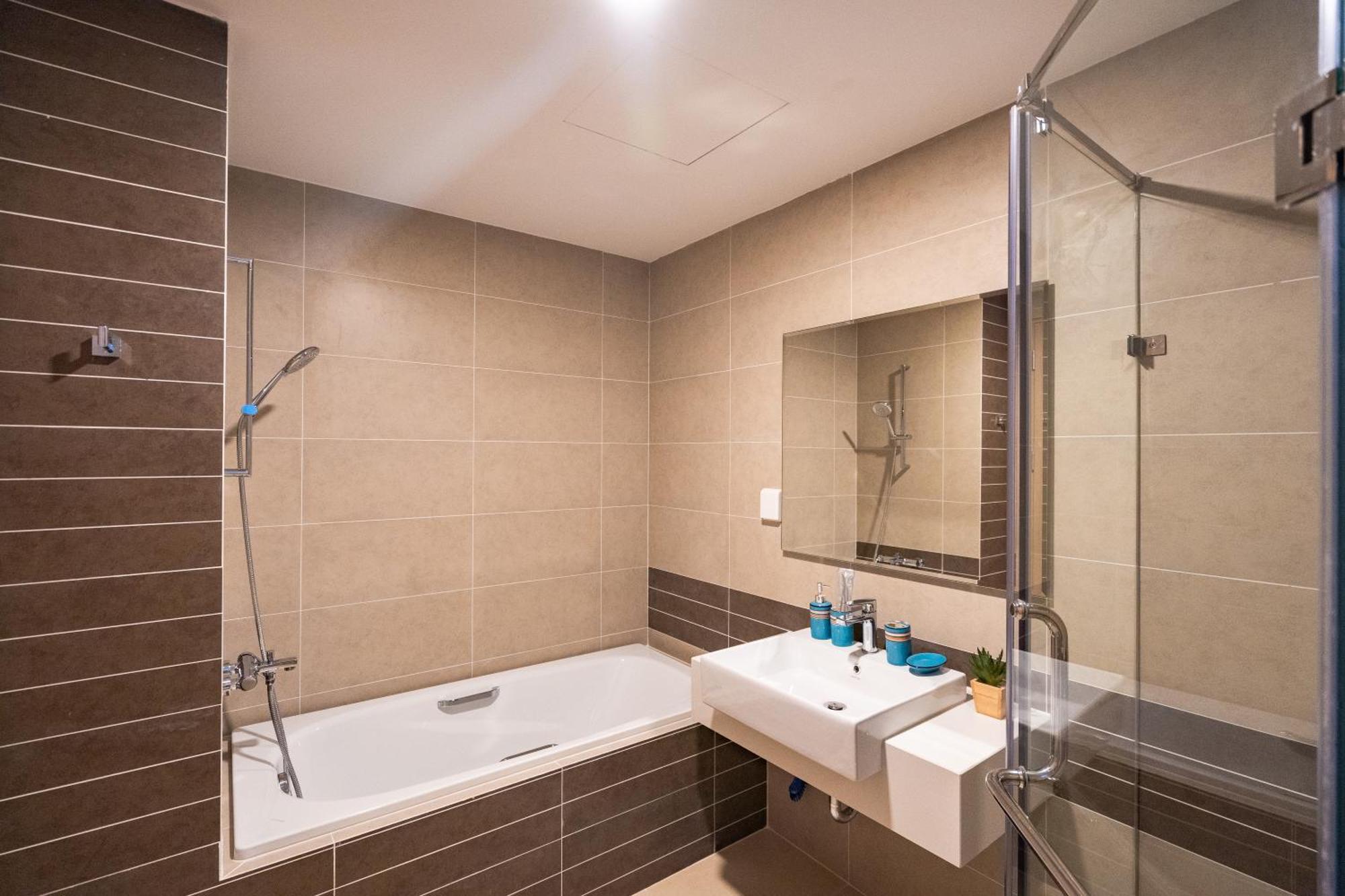 Business District Rivergate - Free Pickup & Pool Căn hộ TP. Hồ Chí Minh