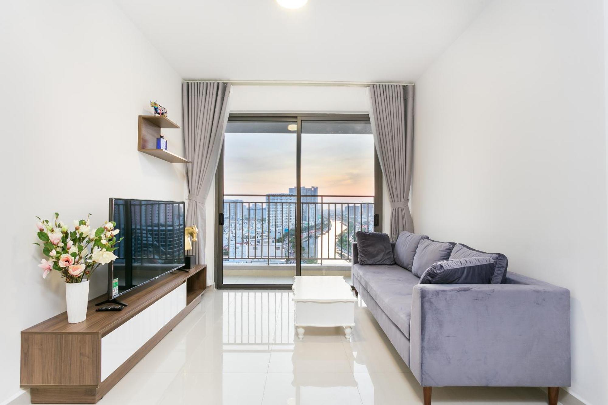 Căn hộ Business District Rivergate - Free Pickup & Pool