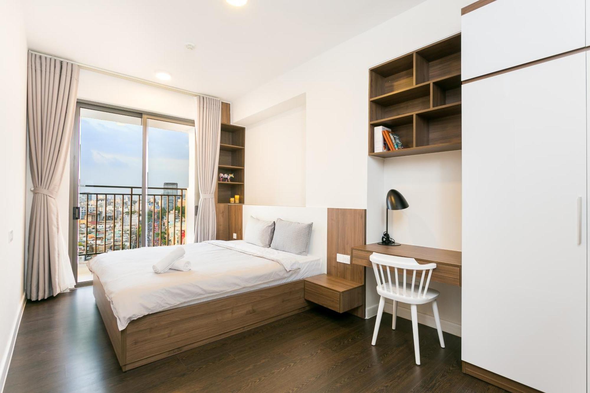 Căn hộ Business District Rivergate - Free Pickup & Pool *